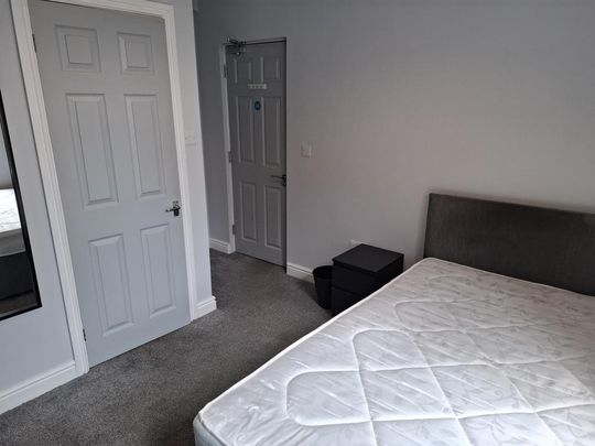 1 bedroom in a house share to rent - Photo 1