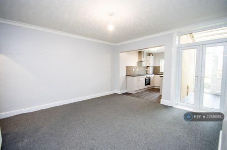 3 bedroom terraced house to rent - Photo 2