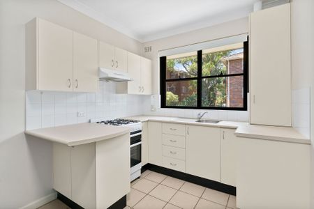 Cozy One Bedroom Unit in Convenient Location - Photo 3