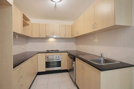 Stylish Urban Living in the Heart of Pyrmont - Photo 4