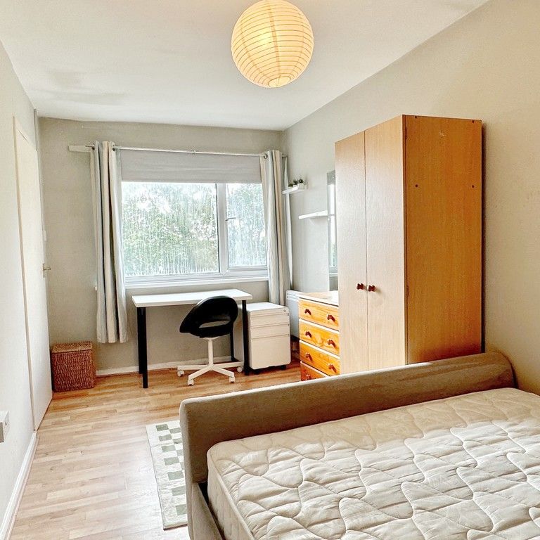 2 Bedroom Flat - Photo 1