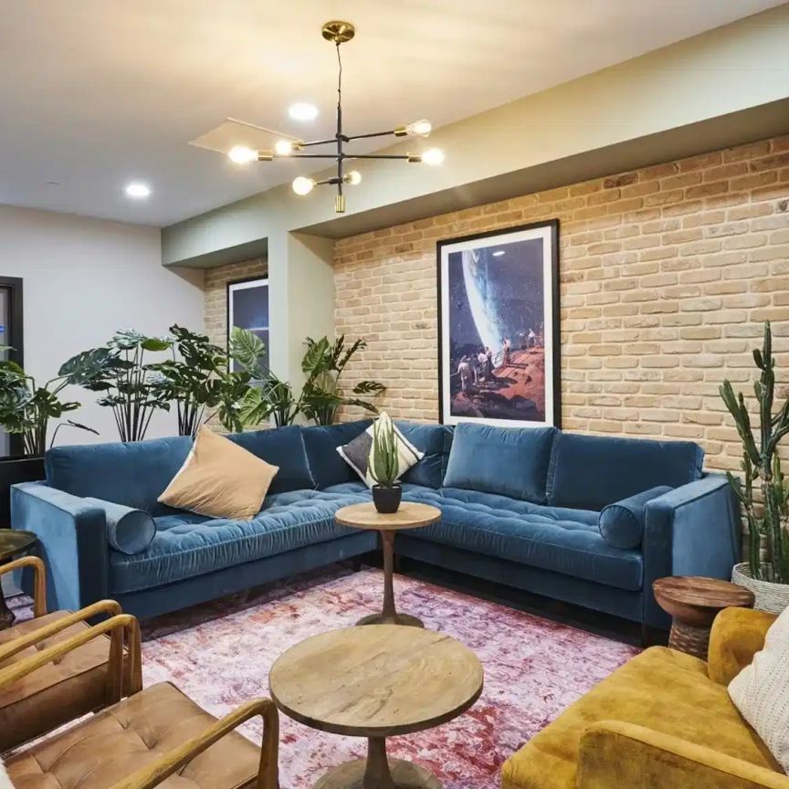 Studio Silver - Photo 1