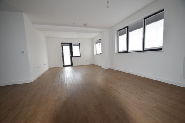 Victoria Avenue, Southend On Sea, Essex, SS2 - Photo 1