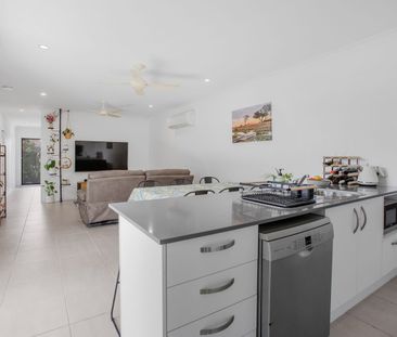 3 MONTH LEASE! Fully Furnished Modern Living in Quiet Pocket! - Photo 6