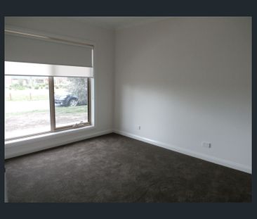 Cozy 2 bedroom home - Photo 3