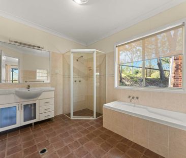 Spacious 4-Bedroom Home with Full Length Patio & Large Entertaining... - Photo 5