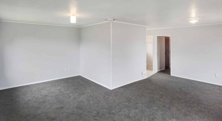 West Harbour - 3 Bedrooms House - Photo 2