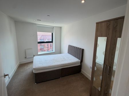 3 Bed Flat, Cityview Point, E14 - Photo 4