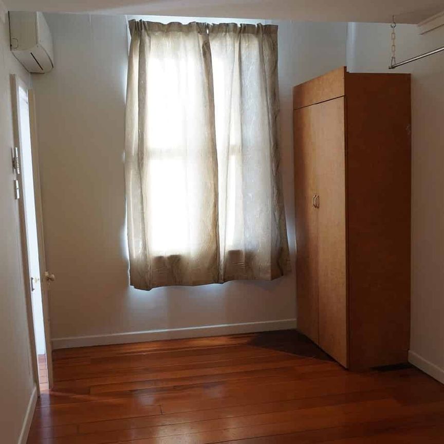 Villa conversion unit with sun porch - Photo 1