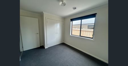 Spacious Family Home on Aberline Road - Photo 2