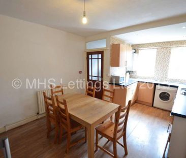 4 Bedroom Mid Terraced House for rent in Manor Drive - Photo 2