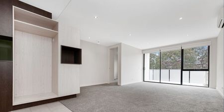 Spacious Apartment in Great Location - Photo 2