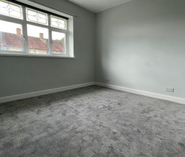2 Bedroom Mid Terraced House - Photo 2