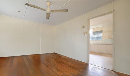 WELCOME TO THIS DELIGHTFUL 3 BEDROOM FAMILY HOME AVAILABLE NOW, MORE PHOTOS COMING SOON! - Photo 3