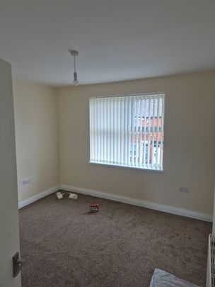 2 Bed Terraced House, Oversley St, S9 - Photo 1