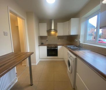 2 bedroom end of terrace house to rent - Photo 4