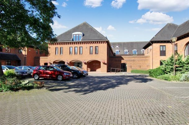 2 bedroom Flat To Let - Photo 1