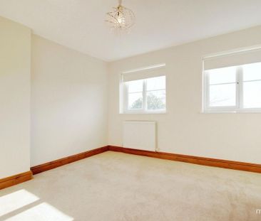 4 bedroom detached house to rent - Photo 2