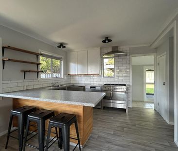 Beautiful Three Bedroom Home in Ferndale - Photo 2