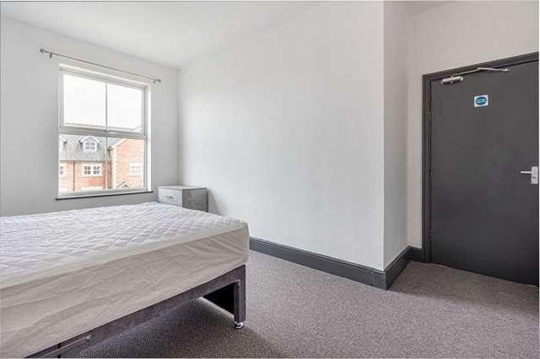 En-suite Room, Bromyard Road, Worcester, WR2 - Photo 1