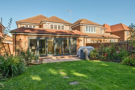 4 bedroom detached house to rent - Photo 4