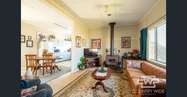 Neat & Versatile Family Home - Photo 1