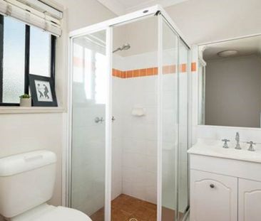 Top-Floor Retreat with Sweeping views of City & Story Bridge! - Photo 4