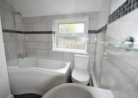 2 bedroom terraced house to rent - Photo 5