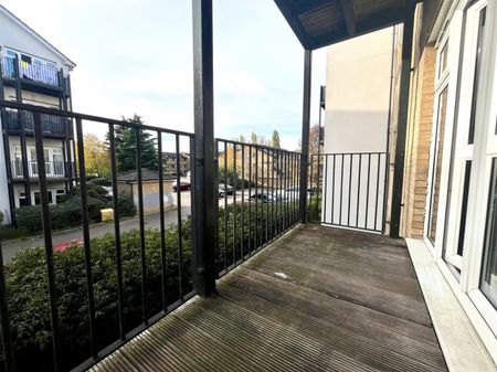 2 Bedroom Flat - First Floor To Let - Photo 3