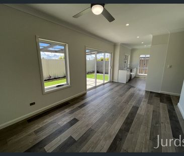 2/35 Evans Street, Cessnock, NSW 2325 - Photo 3