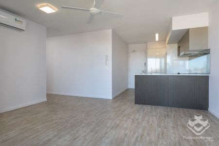 Urban City-Fringe Living in Woolloongabba - Photo 3