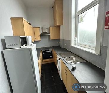 1 bedroom in a flat share to rent - Photo 5