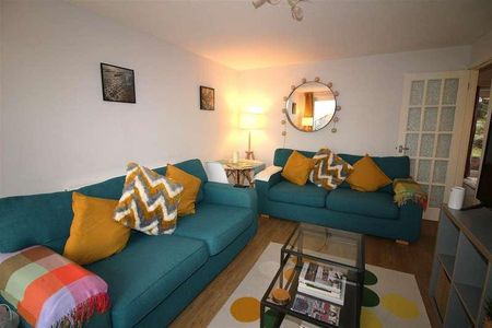 Biscombe Gardens, Saltash, PL12 - Photo 2