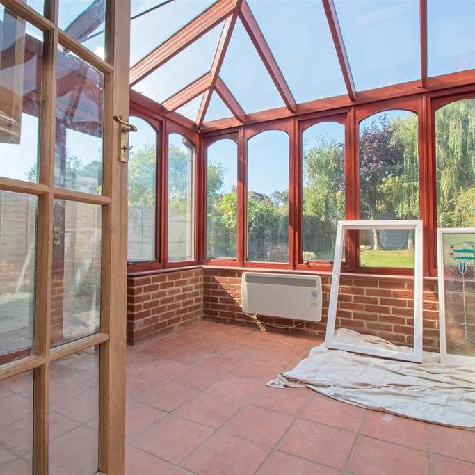 4 bedroom semi-detached house to rent - Photo 1