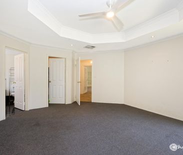 COASTAL LIVING IN WAIKIKI - SPACIOUS FAMILY HOME - Photo 5