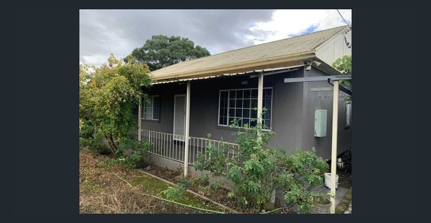 Spacious 4-Bedroom Family Home in Thriving Austral | Walk to Station & Parks - Photo 1