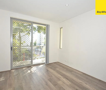 Spacious 3-Bedroom Apartment with Stunning Views & Entertainer's Ba... - Photo 5