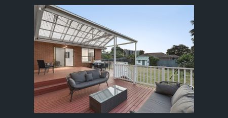 Large Modern Family Home - Photo 4