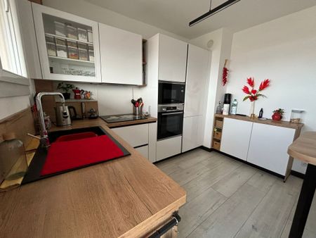 Location Appartement 4 pièces 93m² TOULON 83000 - Photo 4