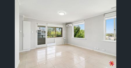 STUNNING TOP FLOOR APARTMENT WITH RIVER VIEWS - Photo 2