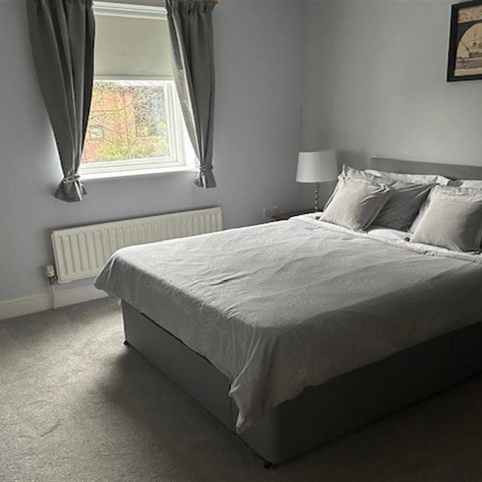 3 bedroom flat to rent - Photo 1