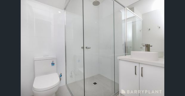 Brand New Stylish Two-Bedroom Townhouse in a Prime Yarraville Location - Photo 1
