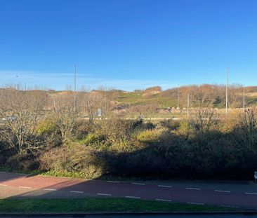 Gerenoveerd 2 slaapkamer appartement met zicht op de duinen - Foto 5