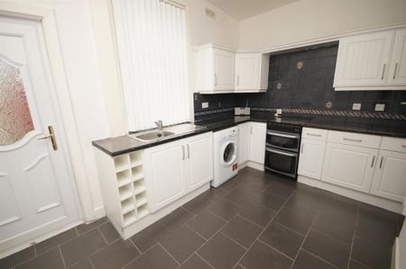 2 bedroom end of terrace house to rent - Photo 4