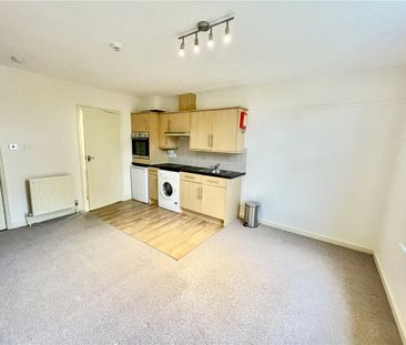 A studio flat in the heart of Summertown. The property is situated ... - Photo 5