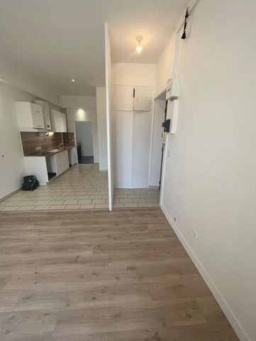 Location Appartement 2 pièces 37m² LYON 6ème - Photo 2