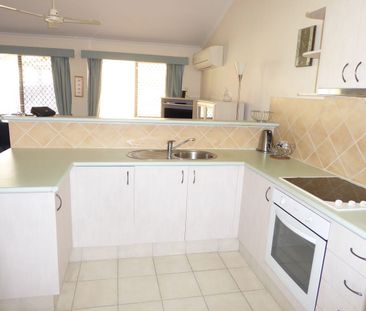 TWO BEDROOM VILLA - MERMAID BEACH - Photo 1