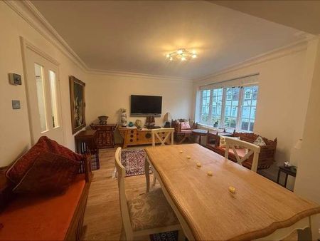 Lightwater, Surrey, GU18 - Photo 2