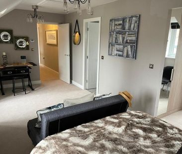 5 bedroom detached house to rent - Photo 2