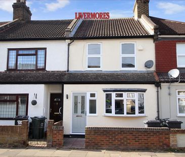 3 bedroom Detached House to let - Photo 2